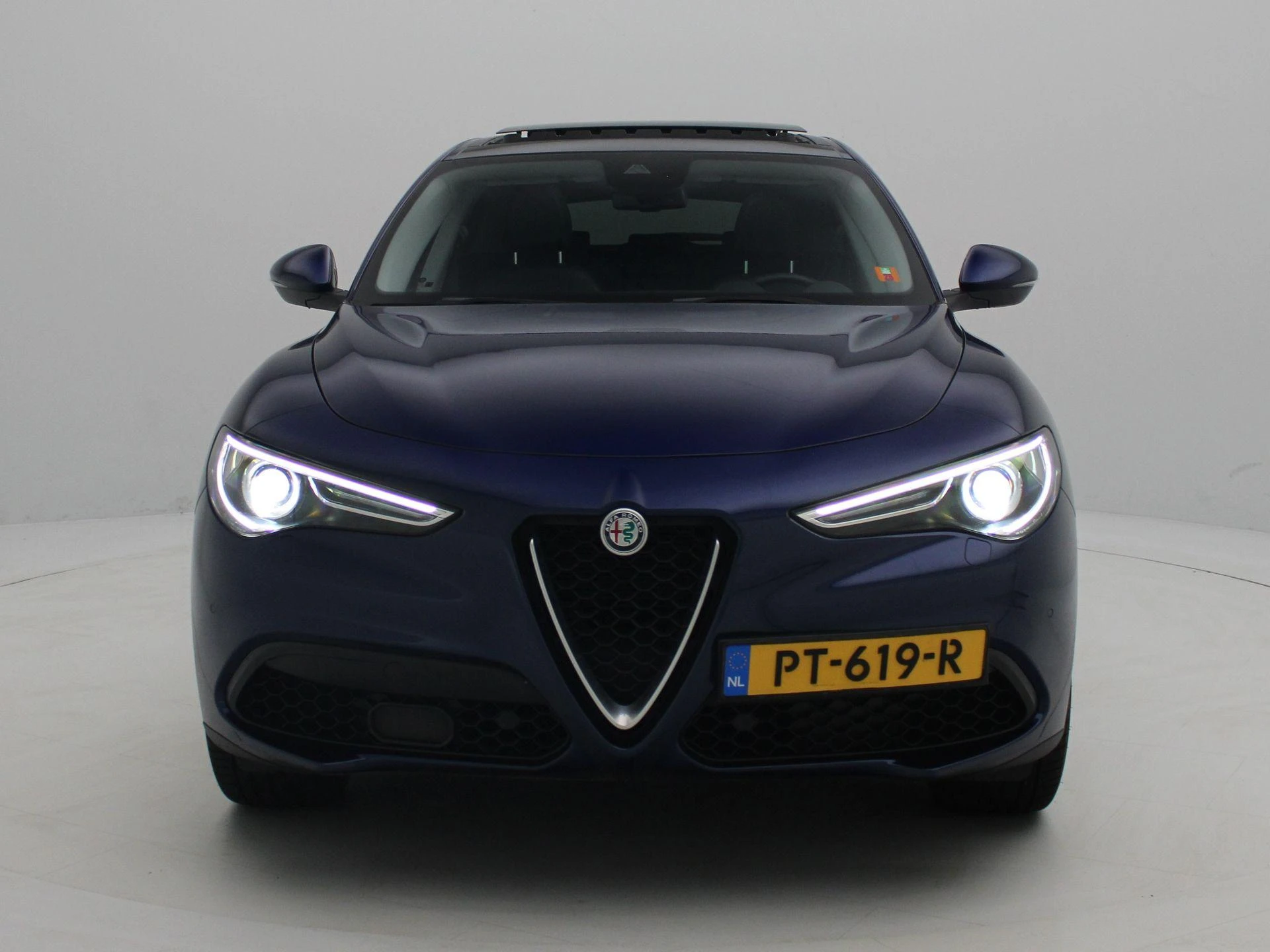 Alfa Romeo-Stelvio-image-3
