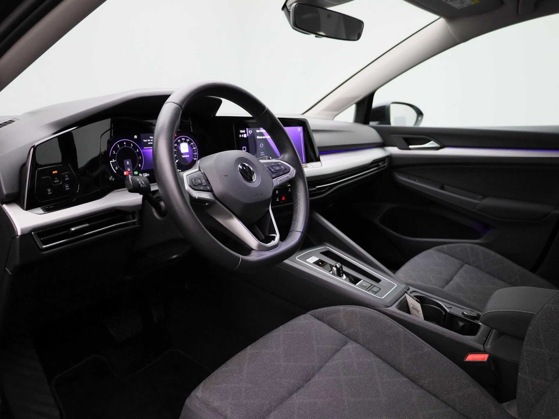 Volkswagen-Golf-image-28