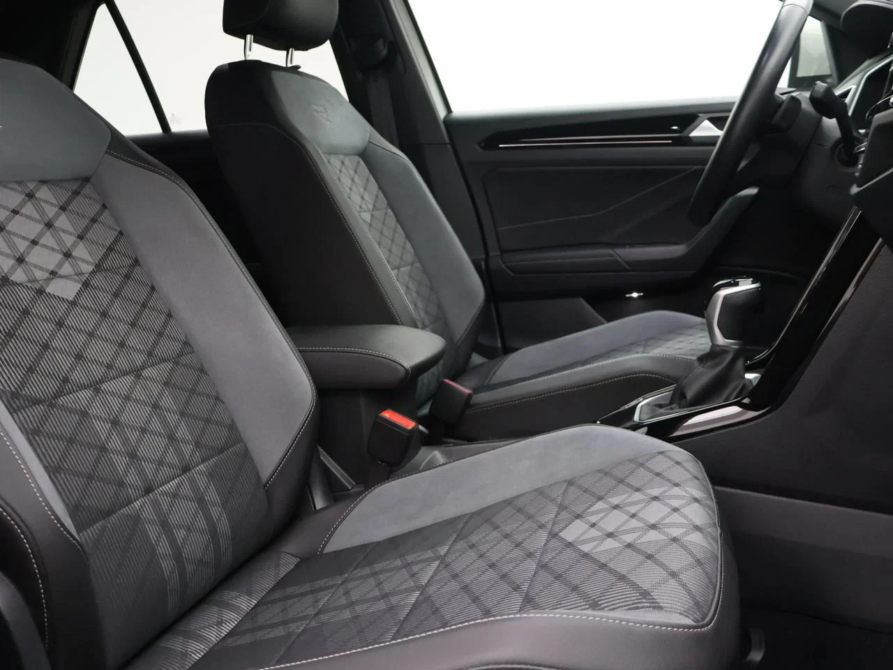 Volkswagen-T-Roc-image-3