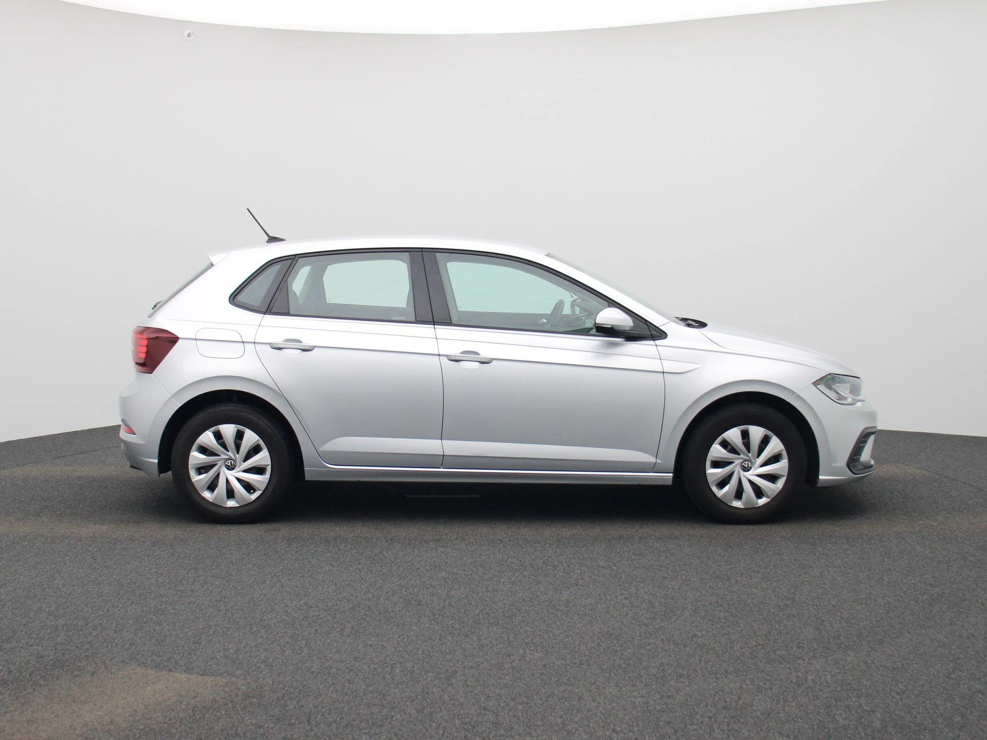 Volkswagen-Polo-image-5
