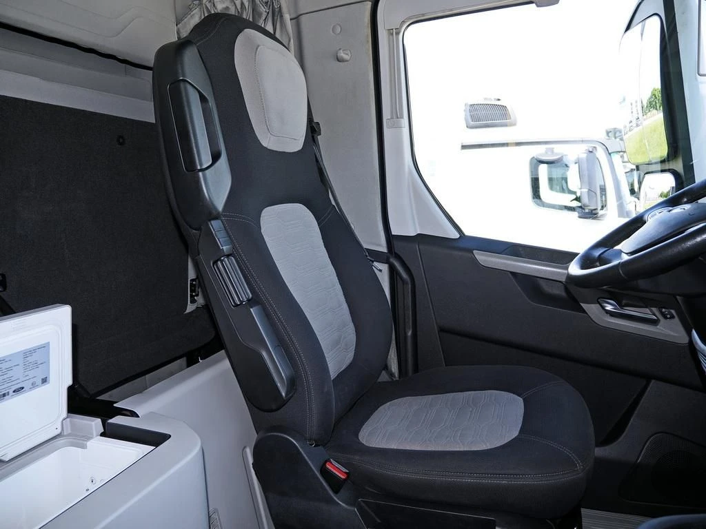 Ford--image-8