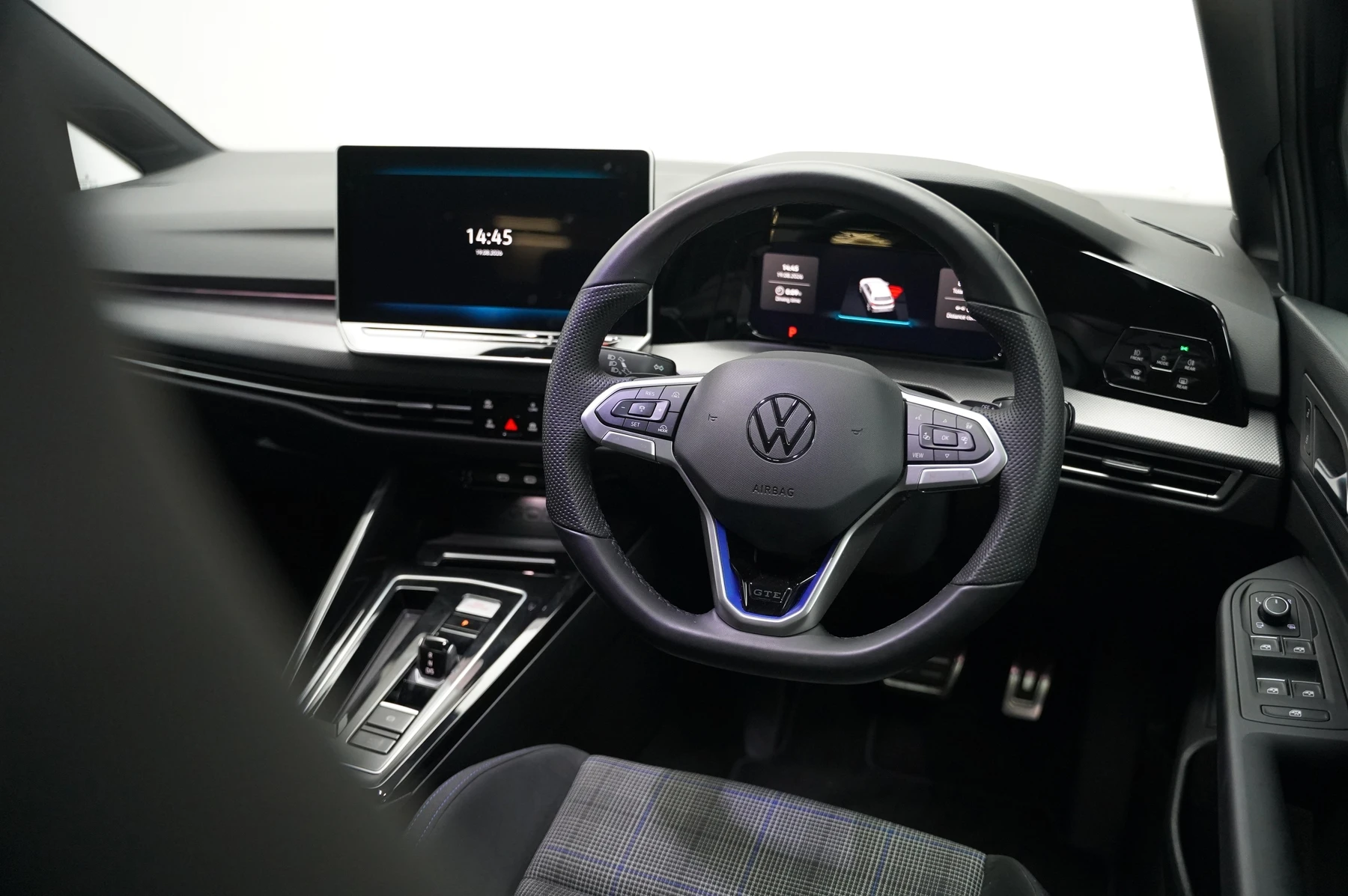 Volkswagen-Golf-image-8