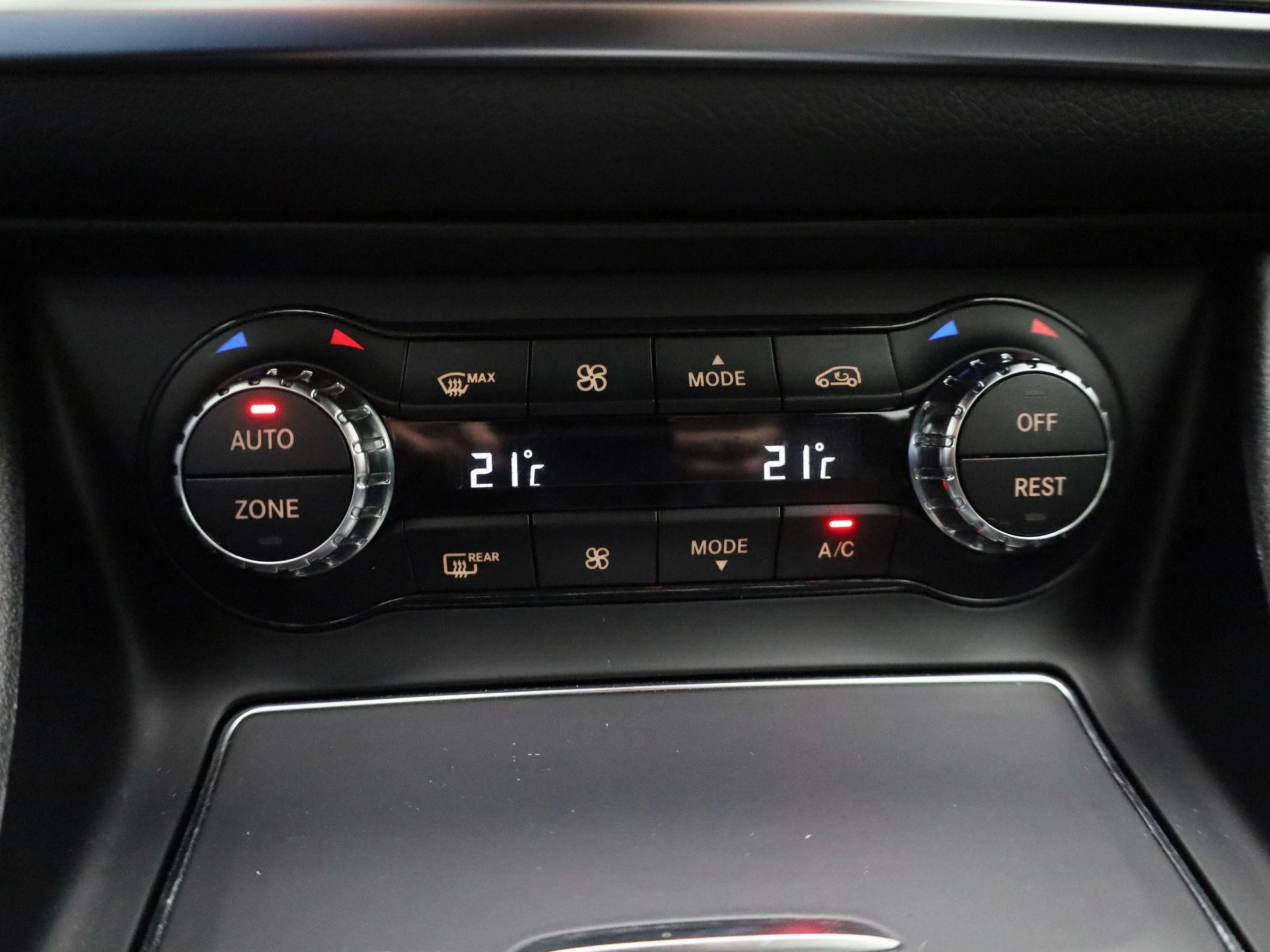 Mercedes-Benz GLA 180 Business Solution Limited