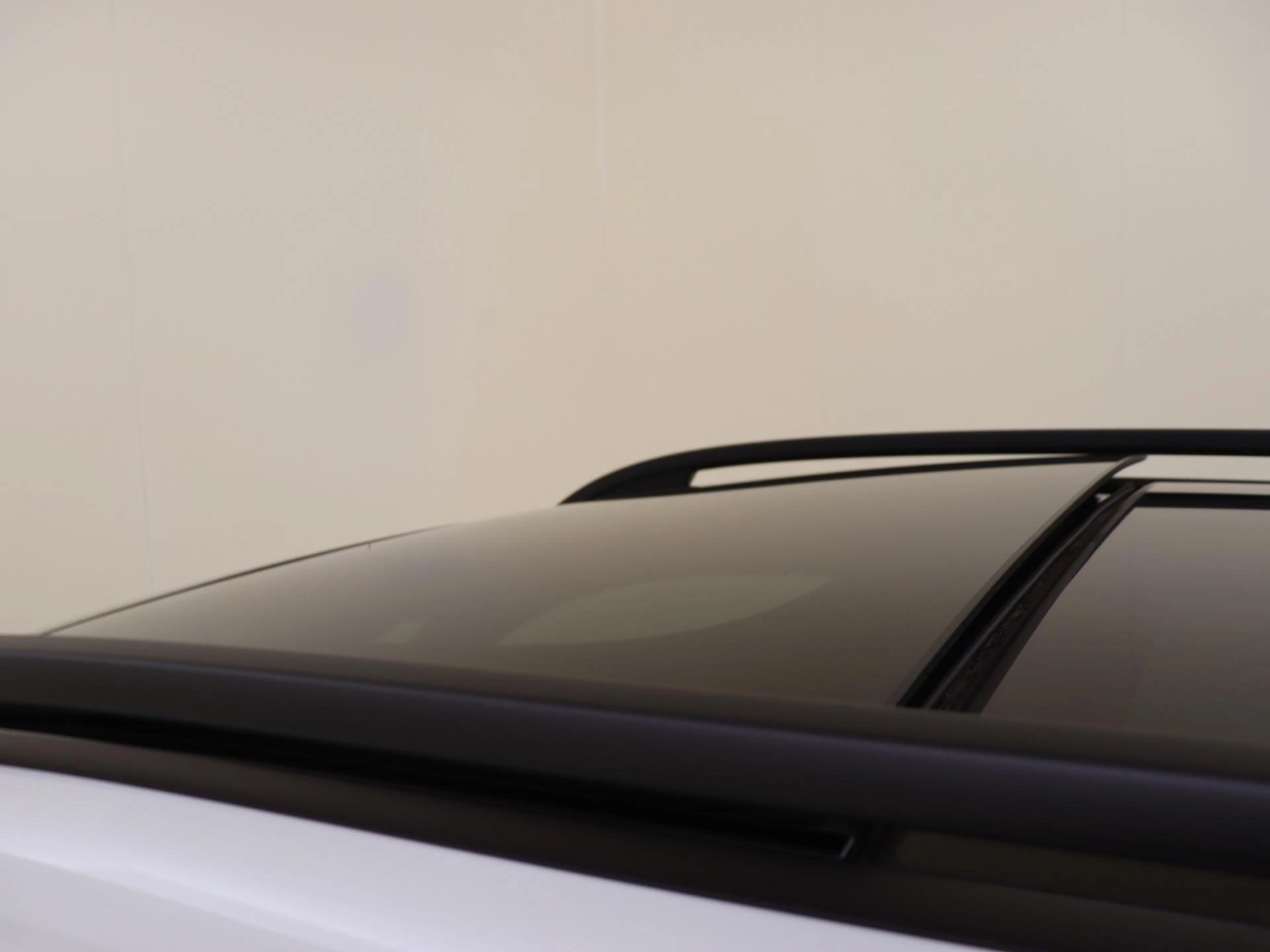 Mercedes-Benz-EQB-image-28