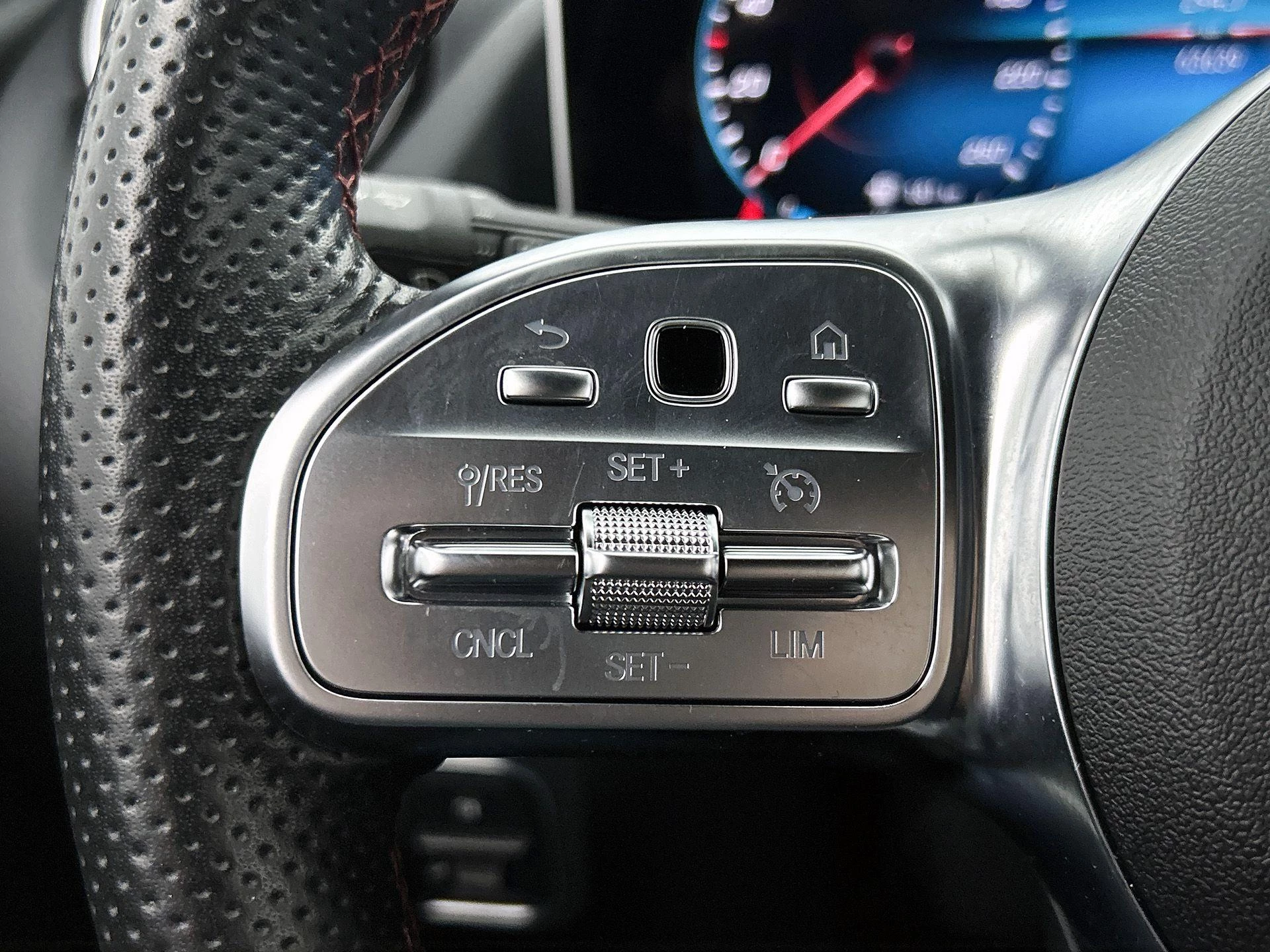 Mercedes-Benz-B-Klasse-image-5