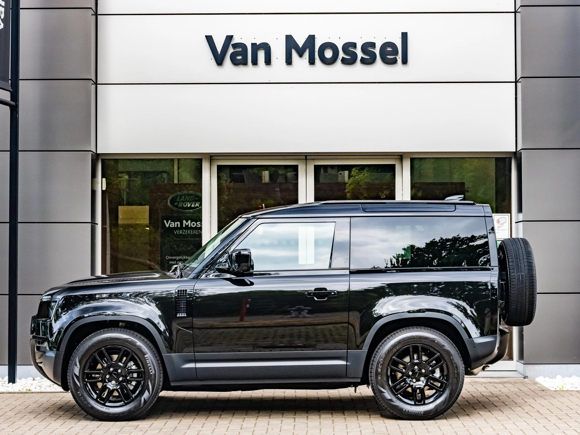 Land Rover Defender 90 D200 S AWD Auto. 26MY