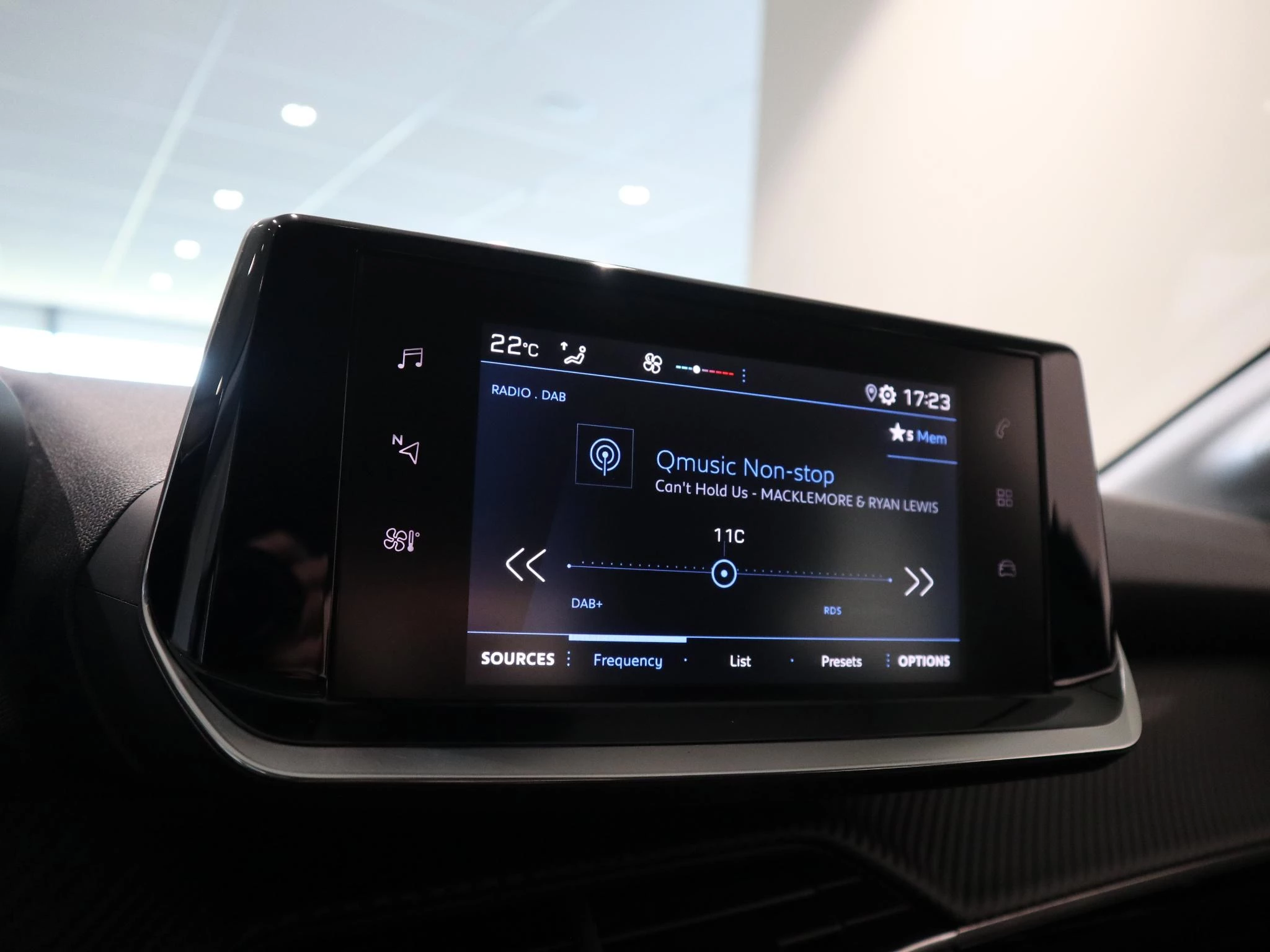 Peugeot-208-image-12
