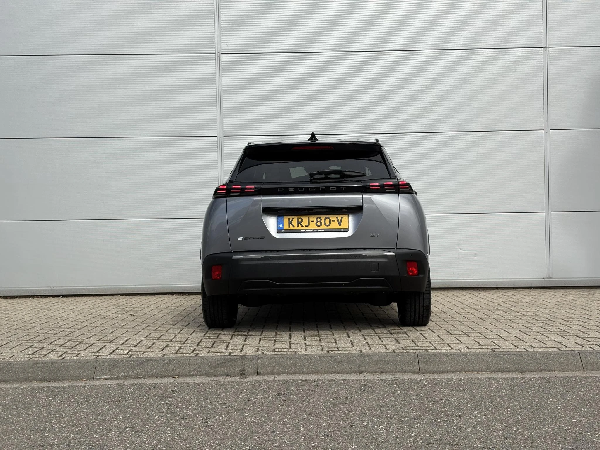 Peugeot-e-2008-image-4