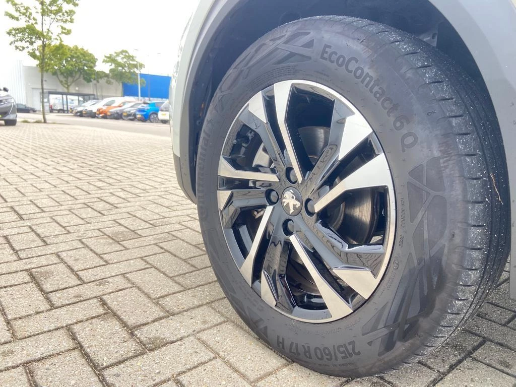 Peugeot-e-2008-image-10