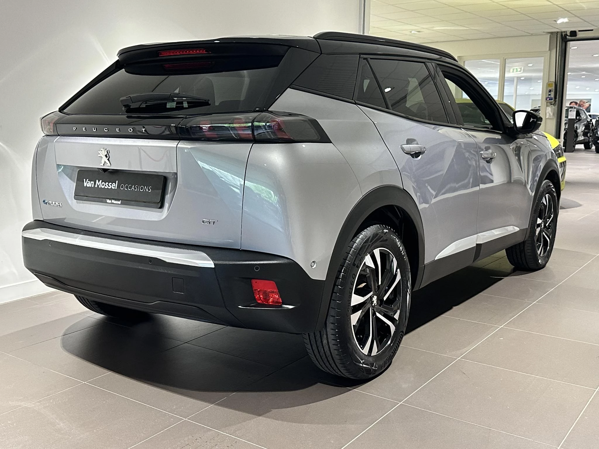 Peugeot-e-2008-image-2