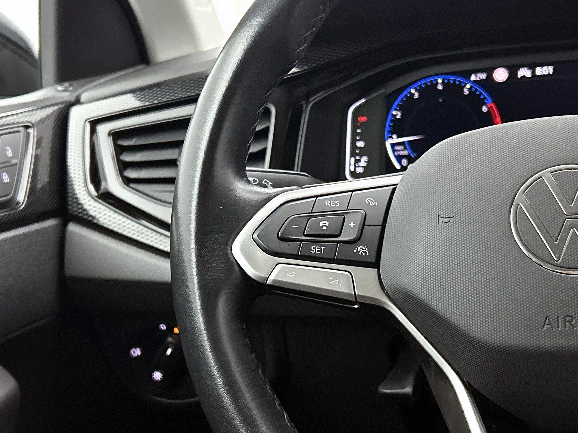 Volkswagen-Polo-image-5