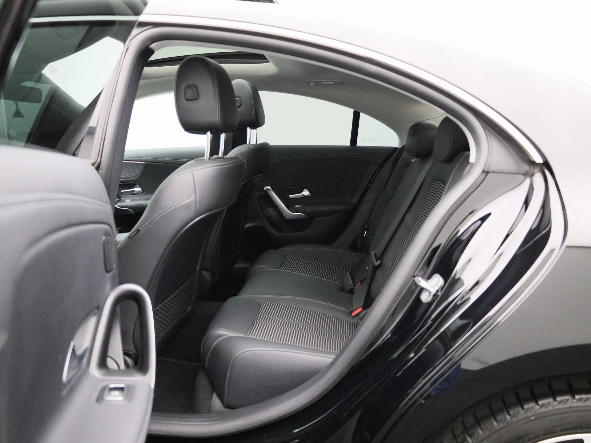 Mercedes-Benz-CLA-image-9