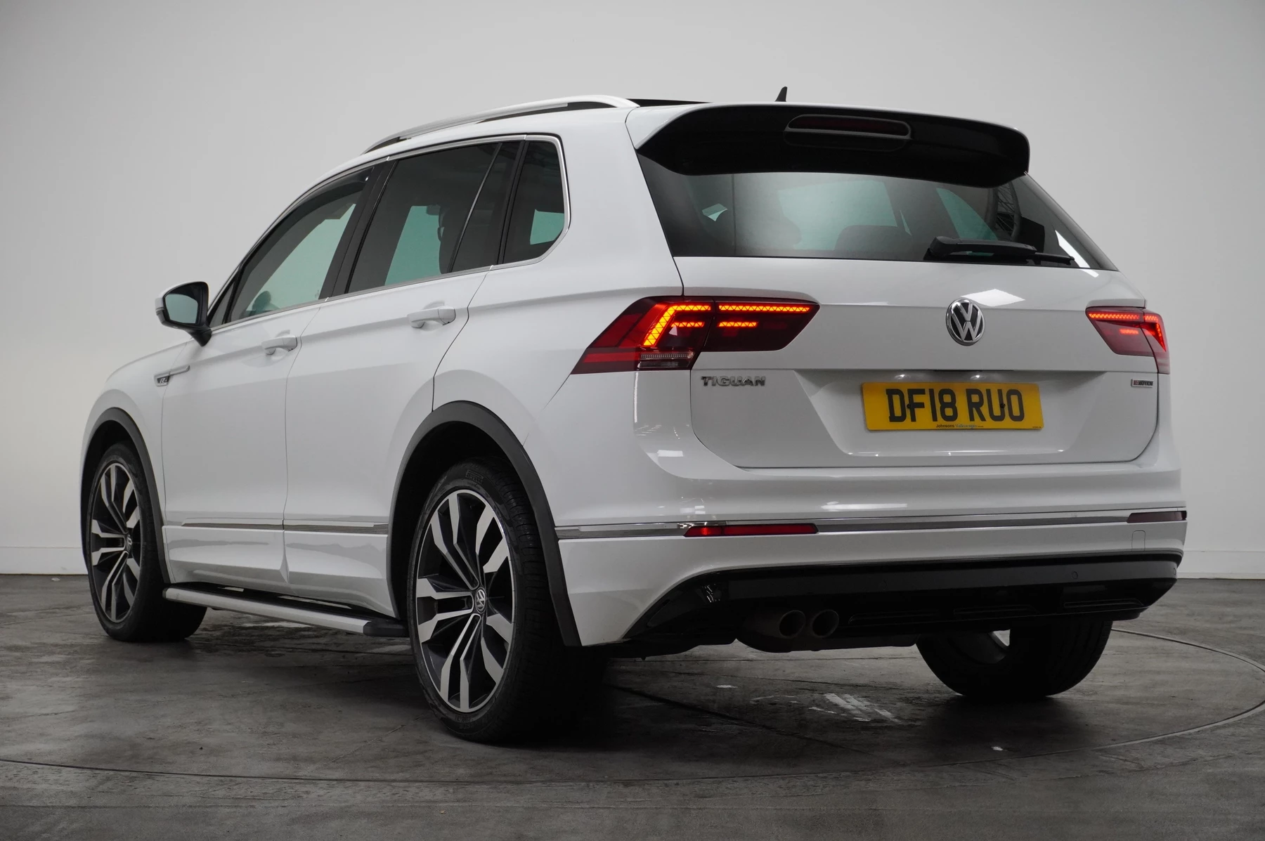 Volkswagen-Tiguan-image-2