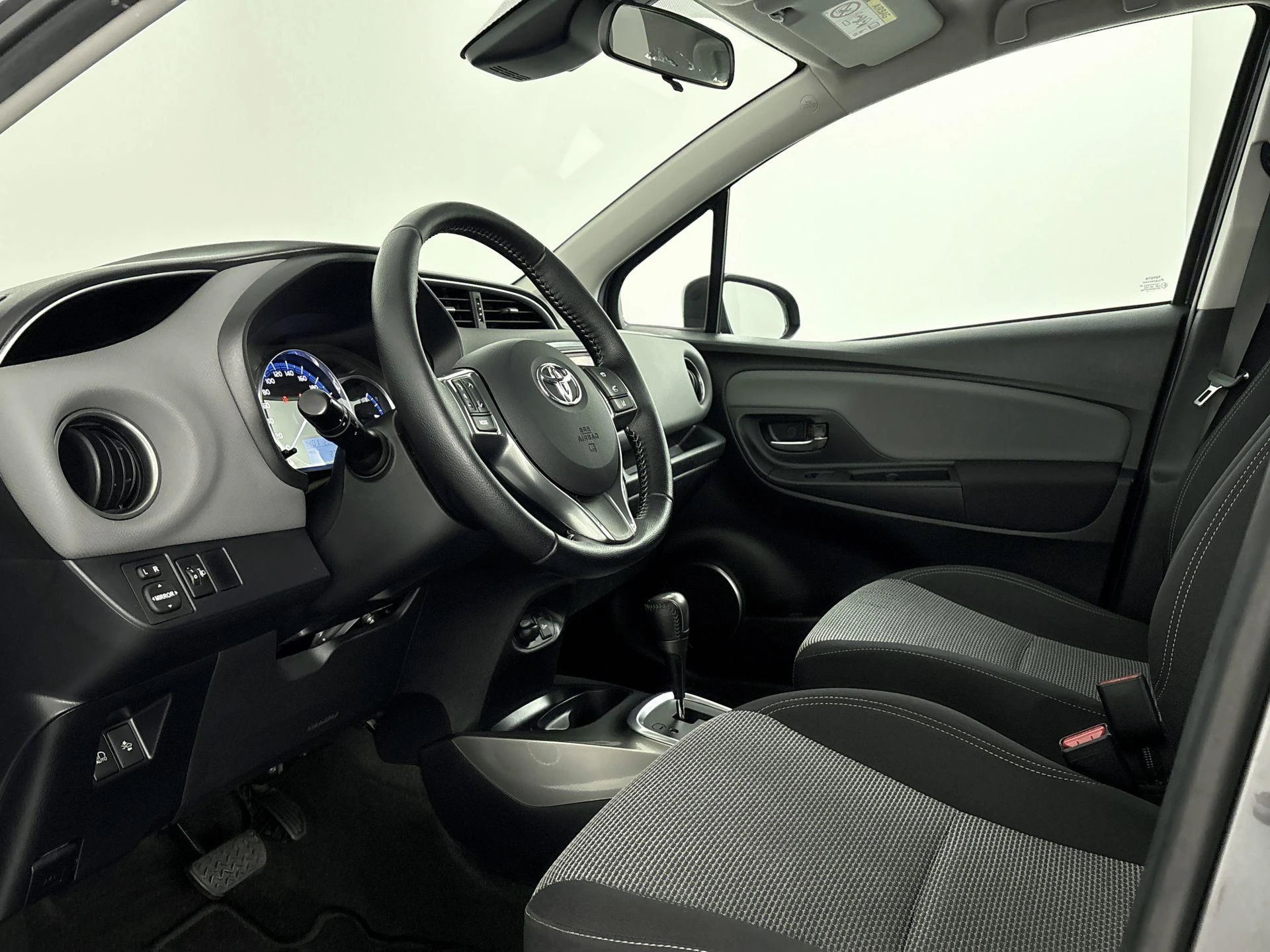 Toyota Yaris 1.5 Hybrid Trend Bi-Tone