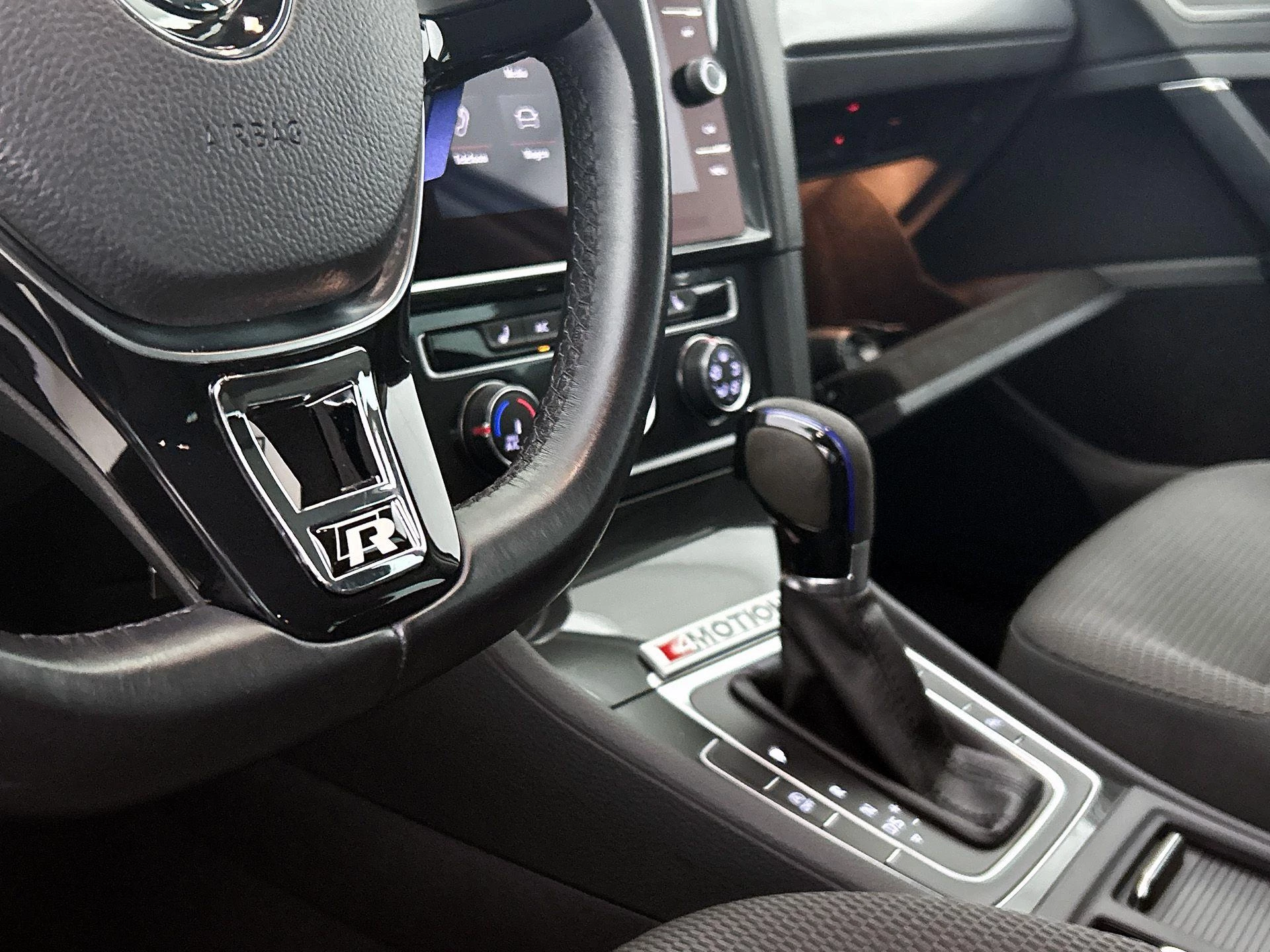 Volkswagen-Golf-image-10