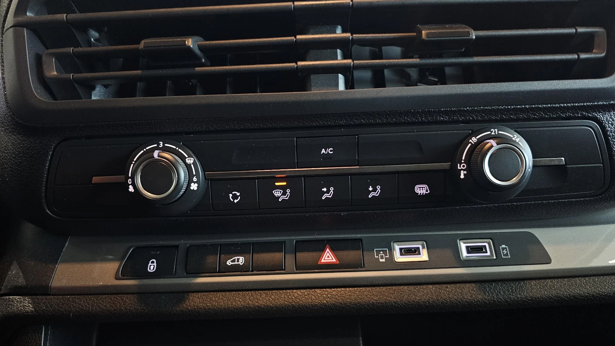 Peugeot-e-Expert-image-17