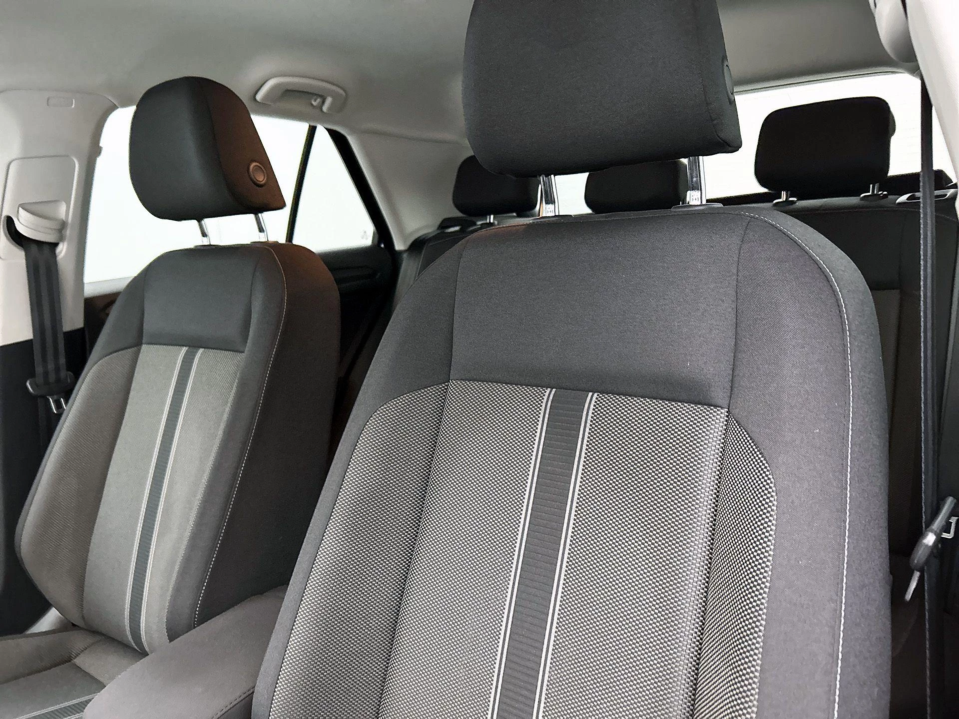 Volkswagen-T-Roc-image-11