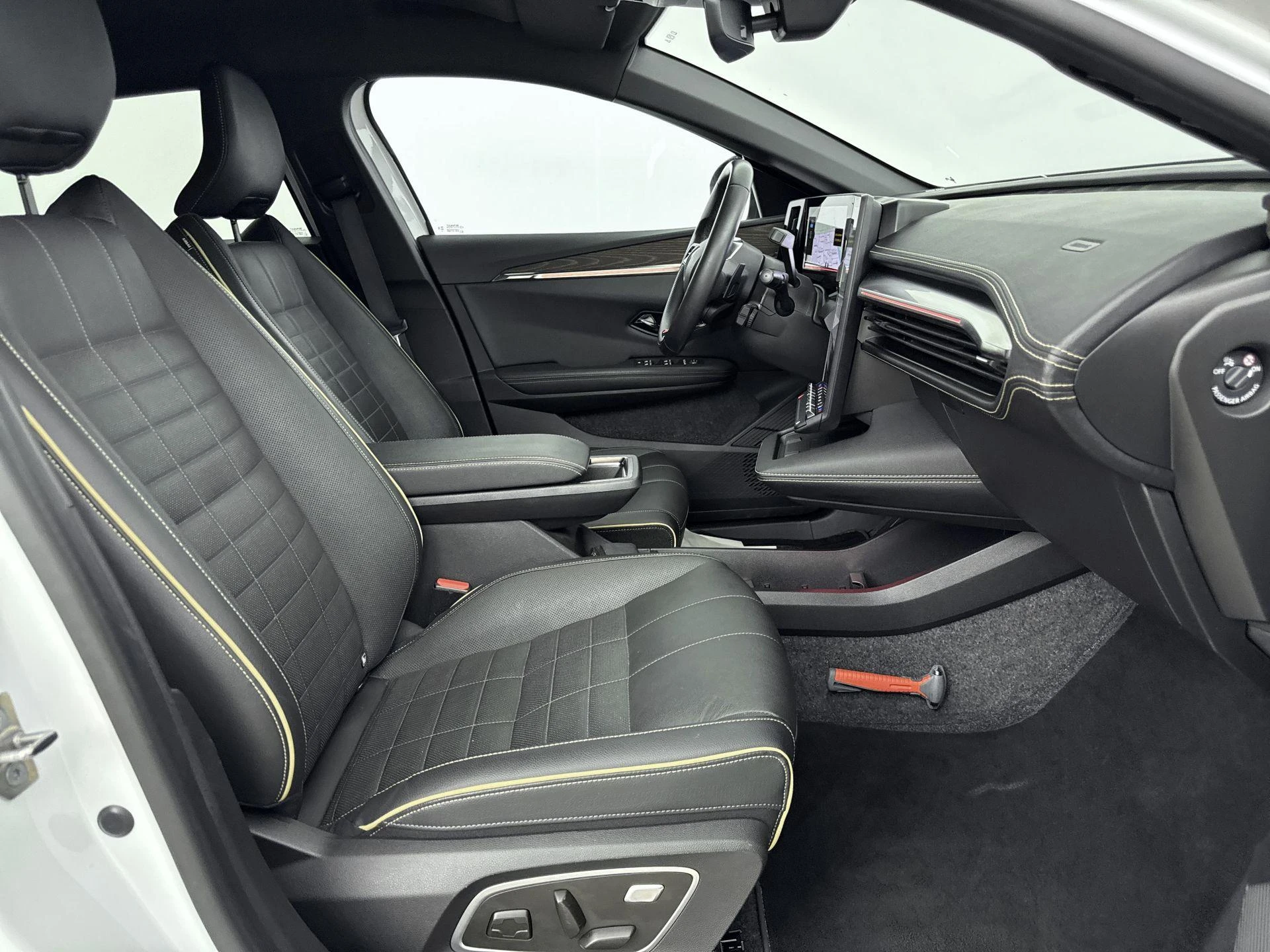 Renault-Megane E-Tech-image-28