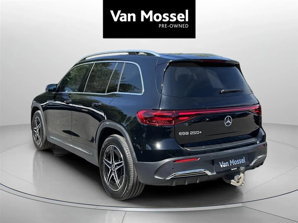 Mercedes-Benz-EQB-image-6