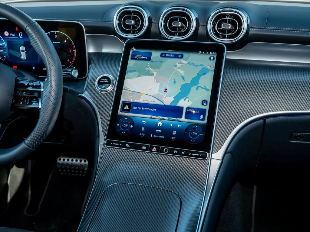 Mercedes-Benz-GLC 220 d-image-10