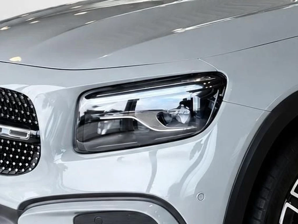 Mercedes-Benz-GLB 200-image-4