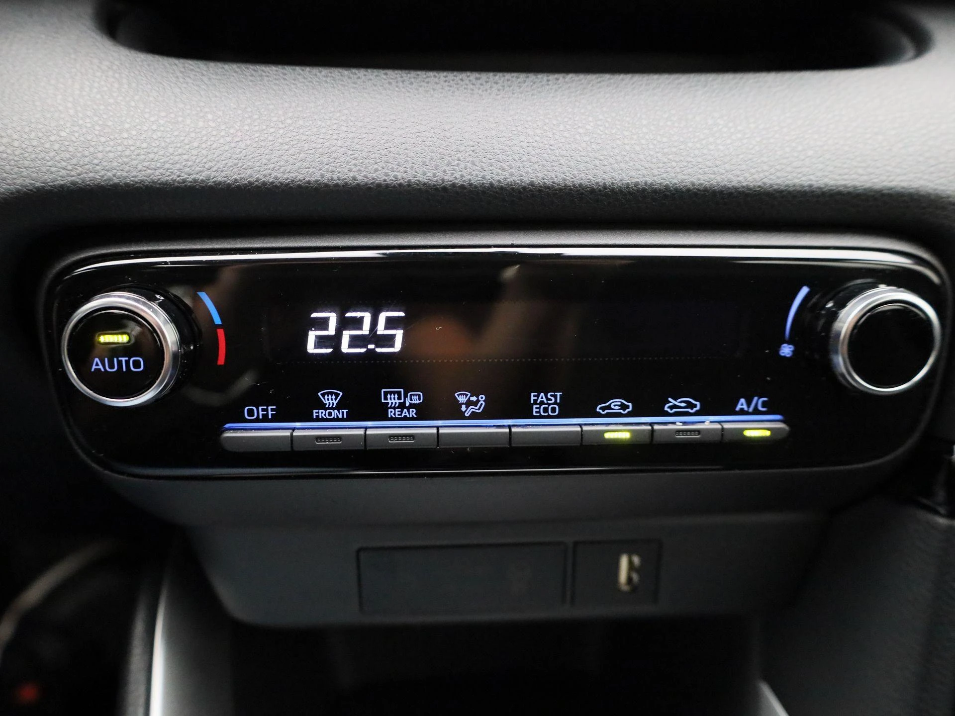 Toyota-Yaris-image-19