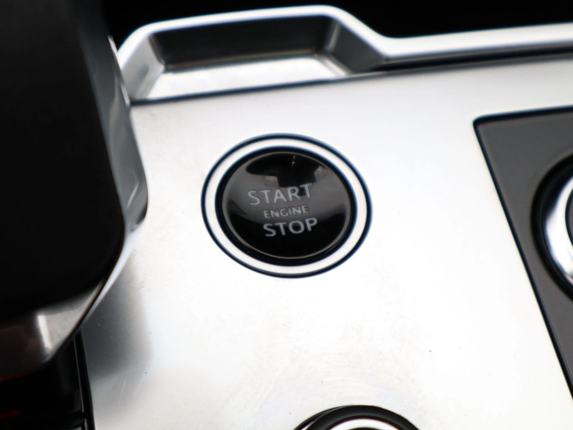 Land Rover-Range Rover-image-17