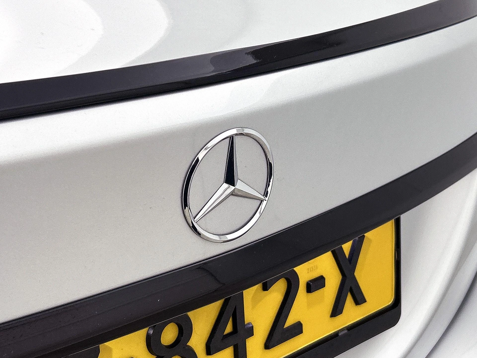 Mercedes-Benz-C-Klasse-image-9