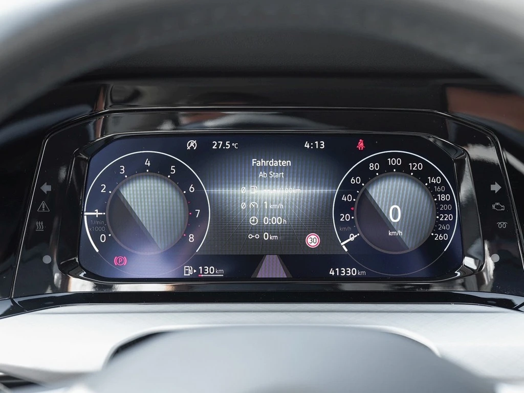 Volkswagen-Golf-image-12