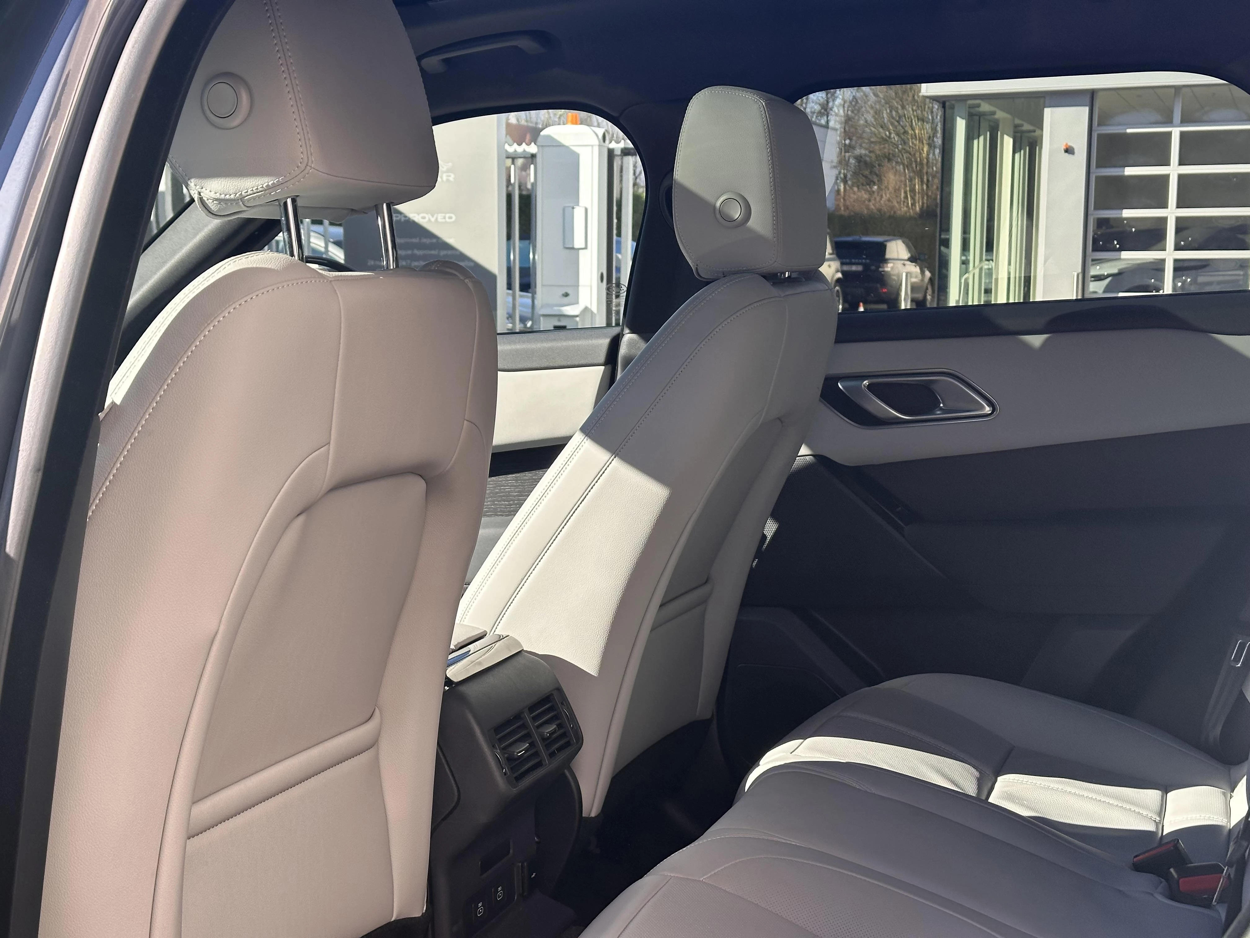 Land Rover-Range Rover Velar-image-10