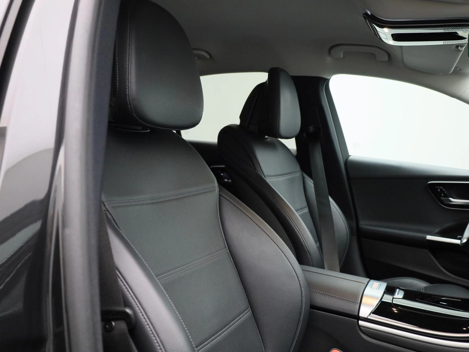 Mercedes-Benz-C-Klasse-image-36