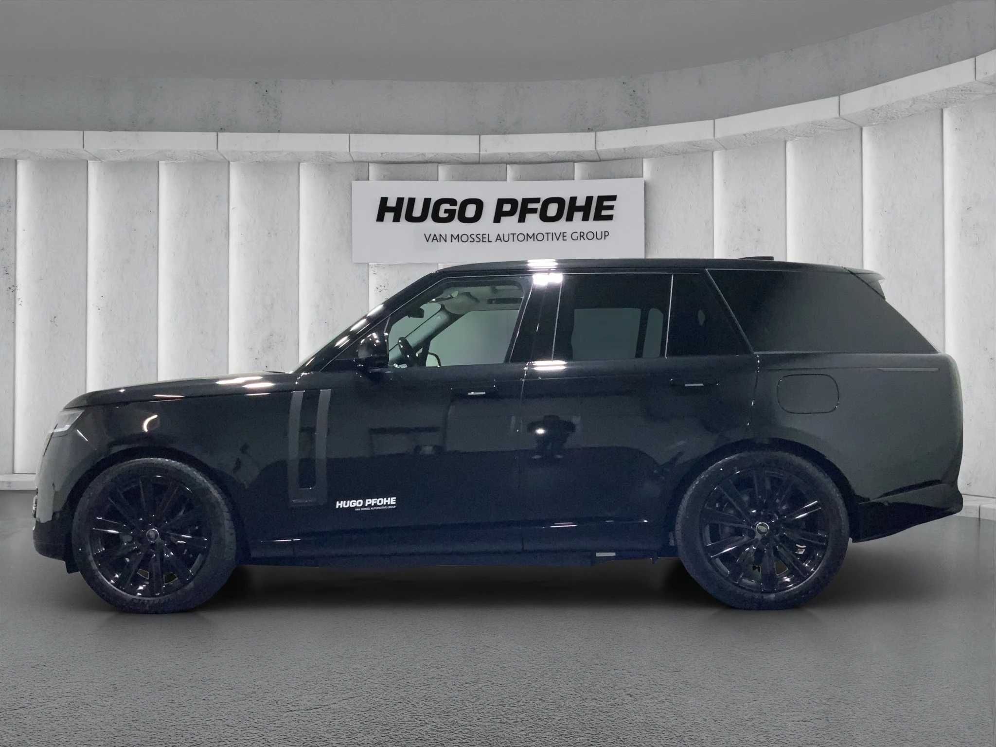 Land Rover-Range Rover-image-1