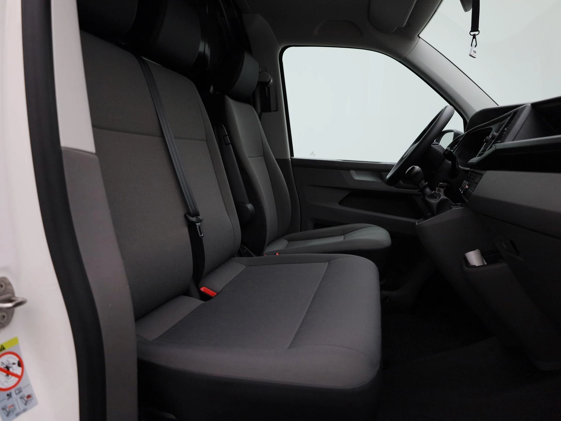 Volkswagen-Transporter-image-31