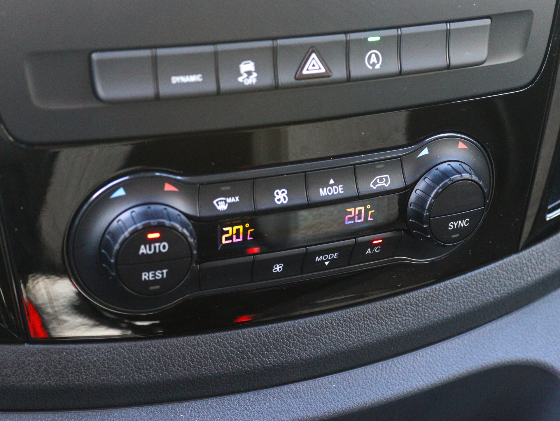 Mercedes-Benz-Vito-image-11