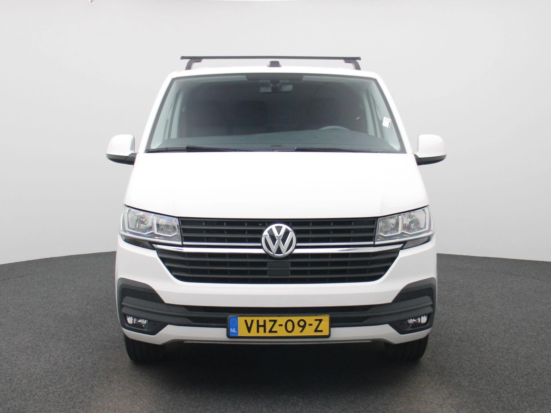 Volkswagen-Transporter-image-2