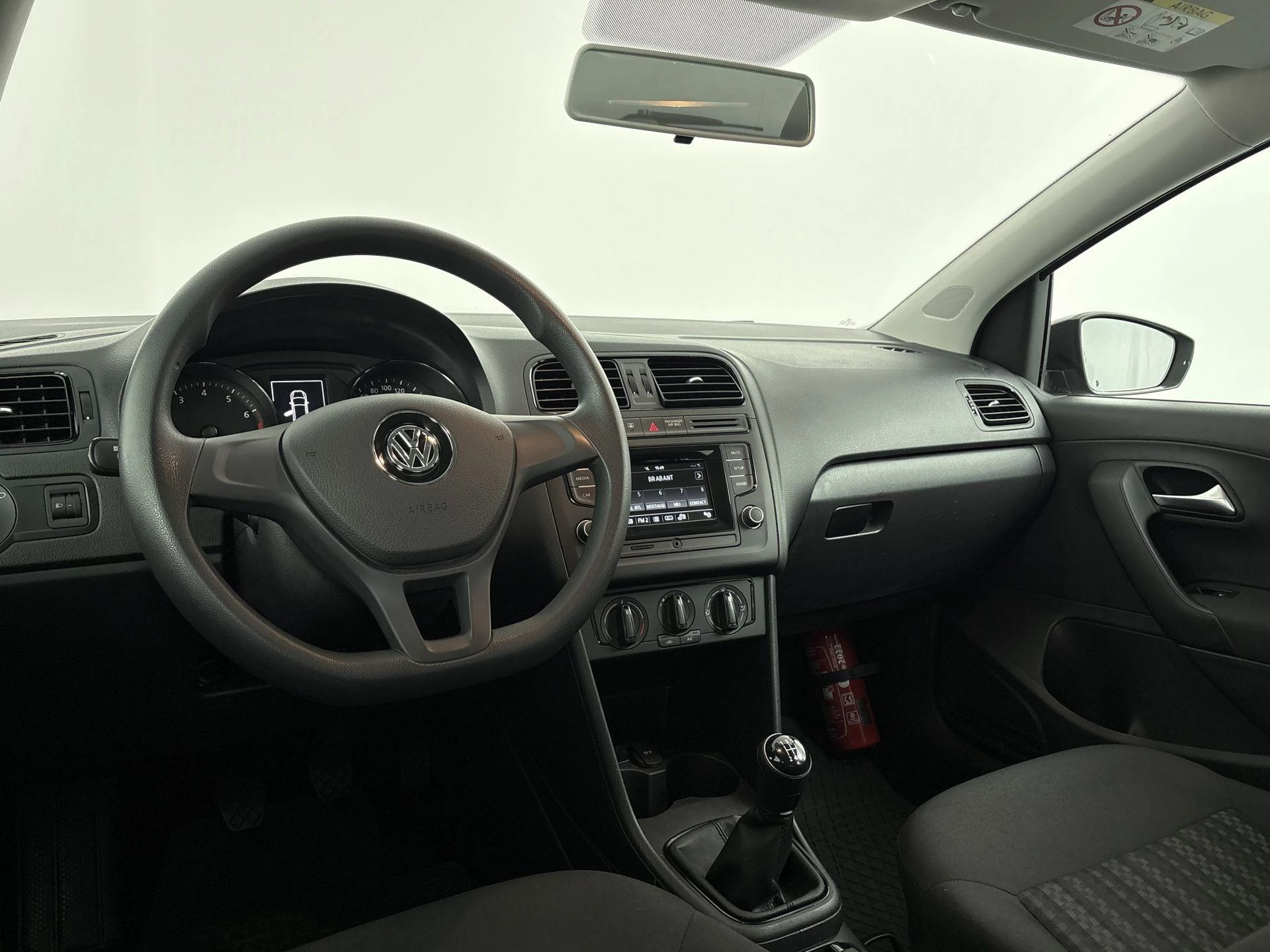 Volkswagen-Polo-image-13