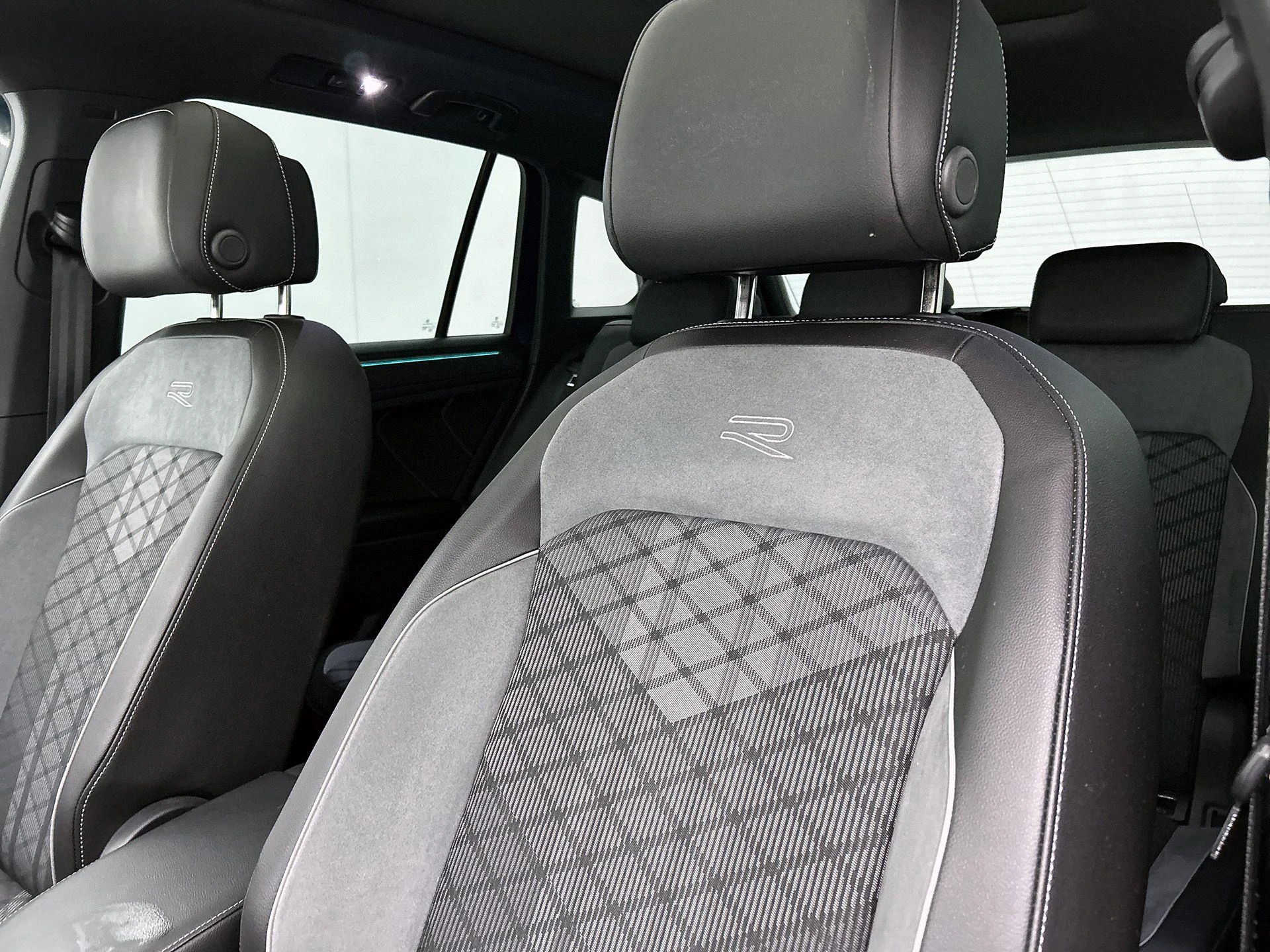 Volkswagen-Tiguan-image-11