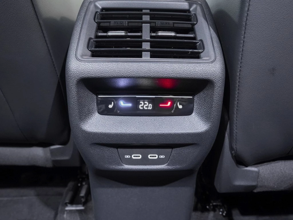 Volkswagen Tayron R-Line 4M NaviMax Pano AHK StHz BlackSt