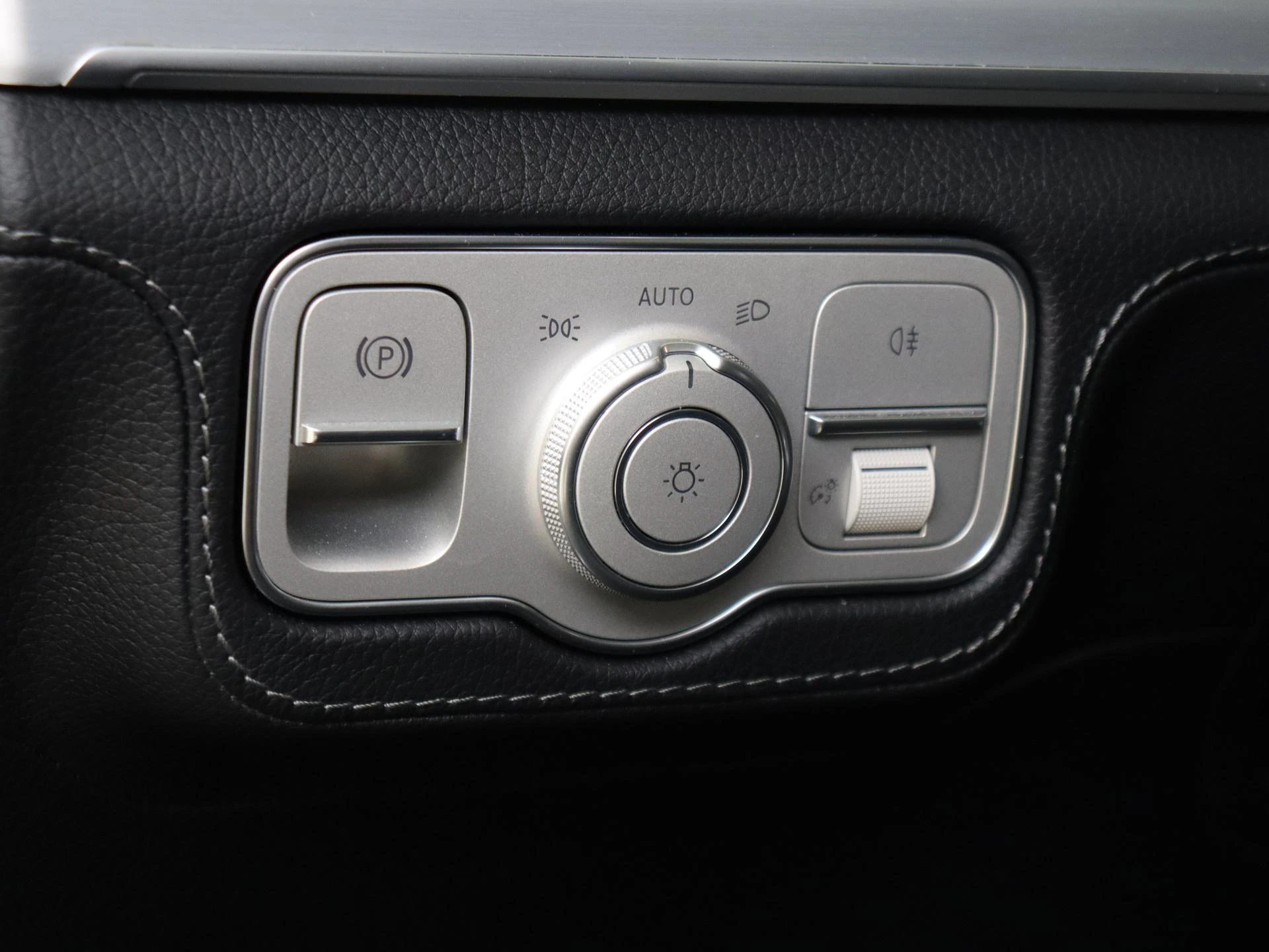 Mercedes-Benz-GLE-image-24