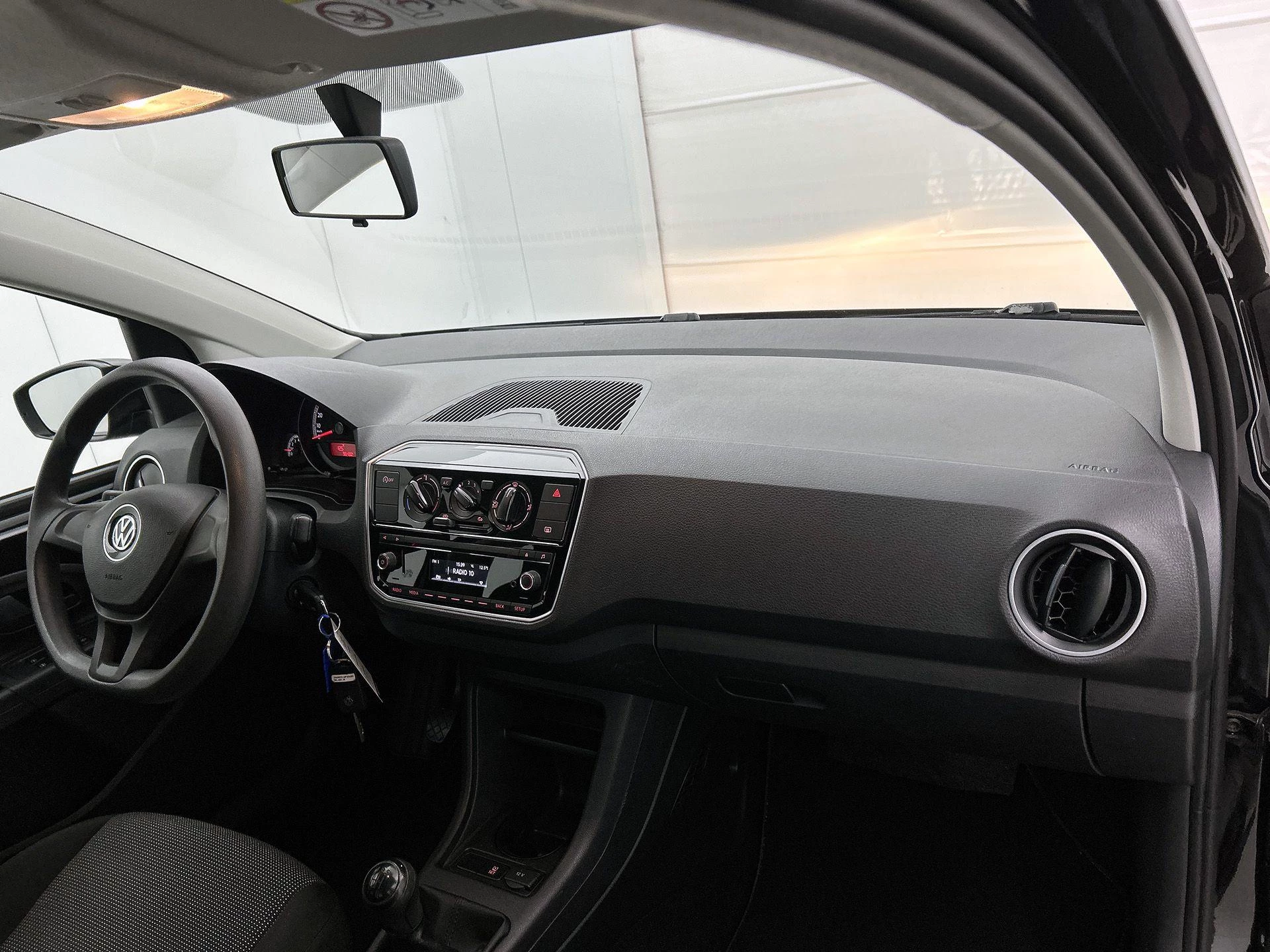 Volkswagen-up!-image-10