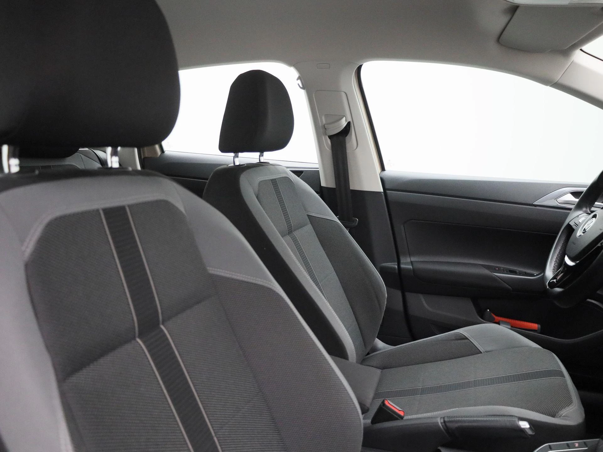 Volkswagen-Polo-image-26