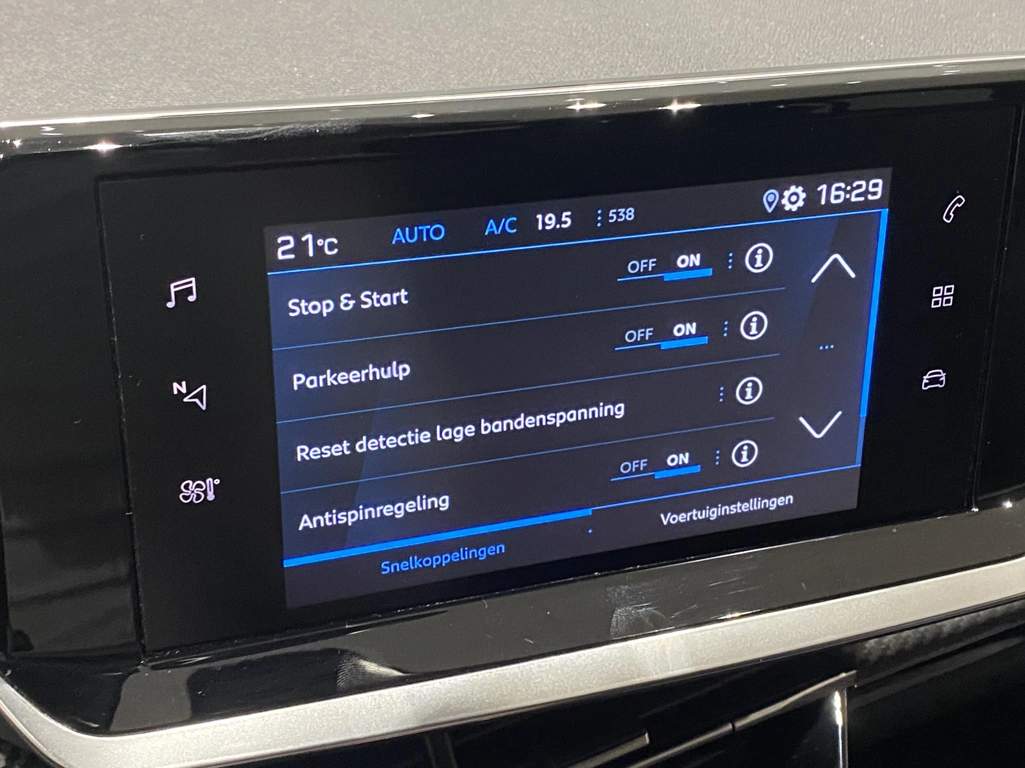 Peugeot-208-image-19