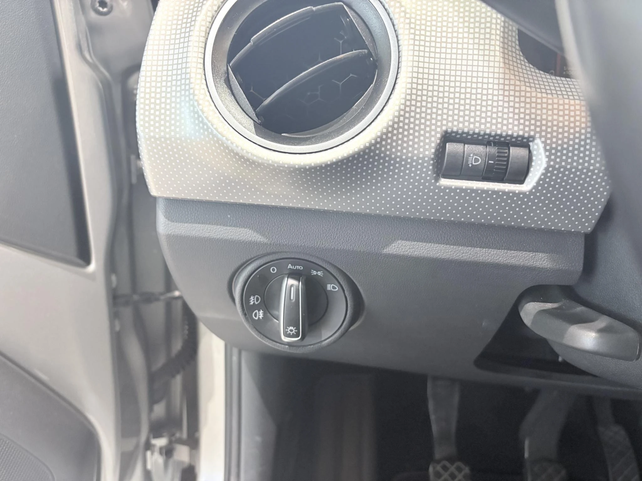 Volkswagen-up!-image-11