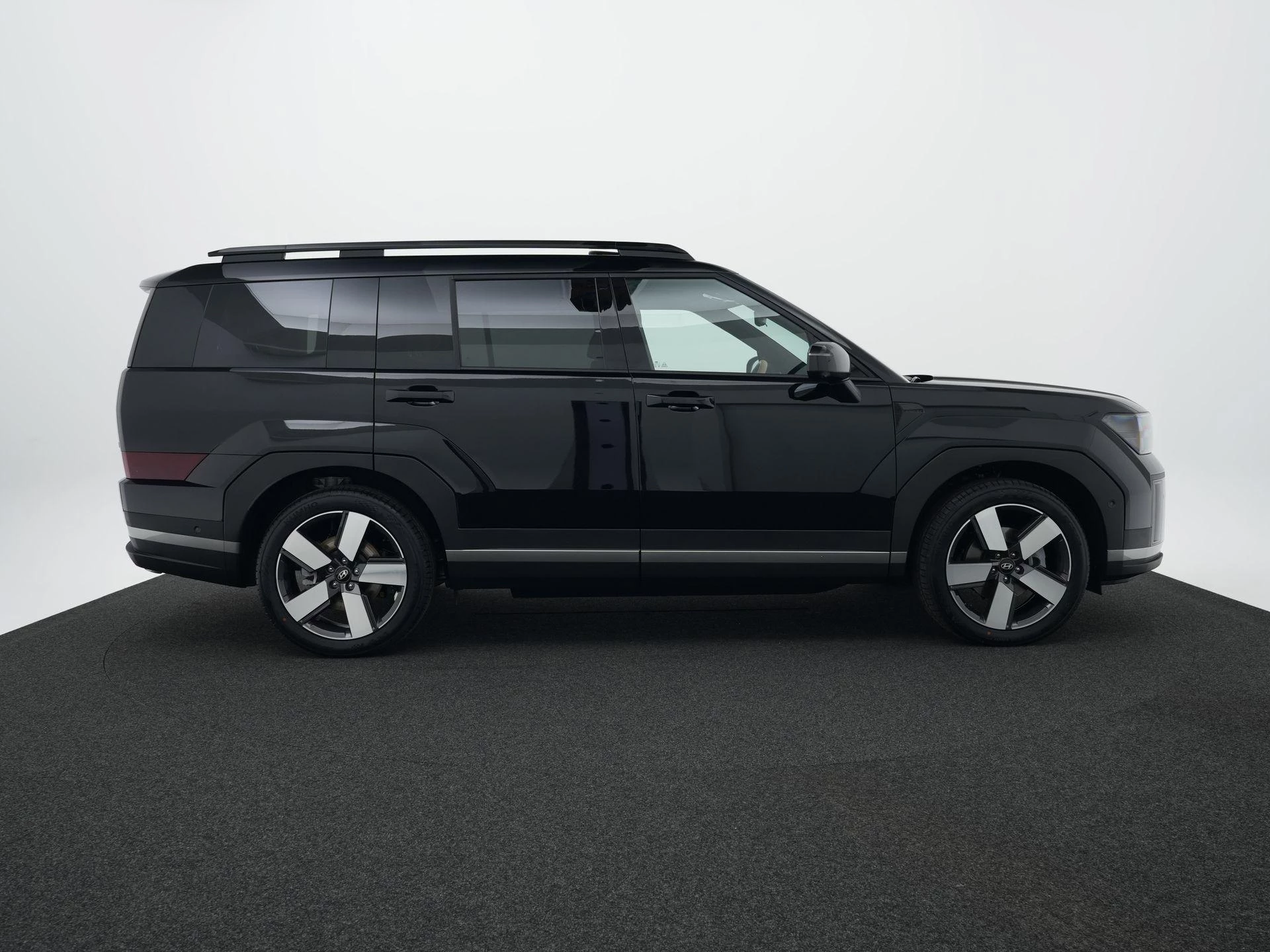 Hyundai-Santa Fe-image-6