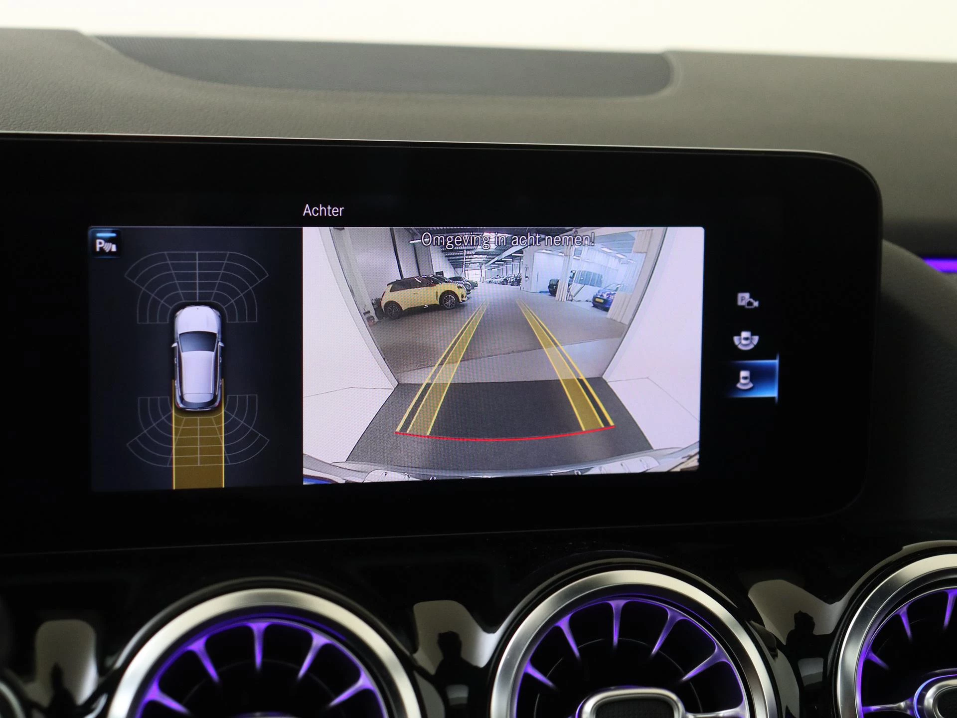 Mercedes-Benz-GLA-image-18