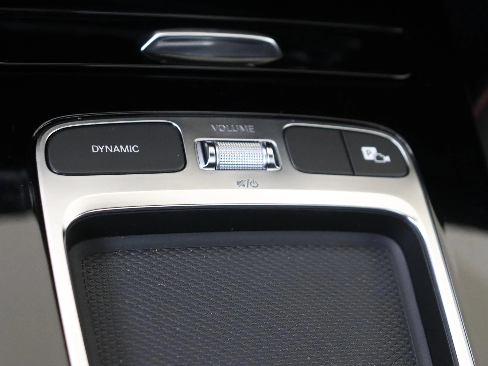 Mercedes-Benz-CLA-image-20