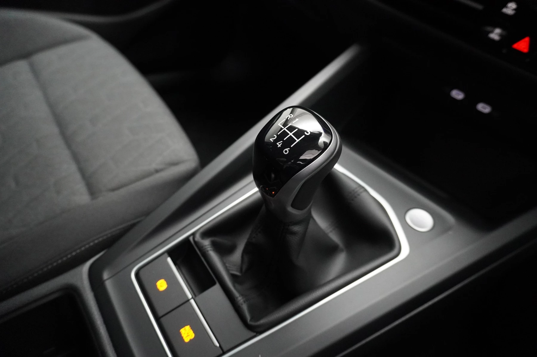 Volkswagen-Golf-image-21