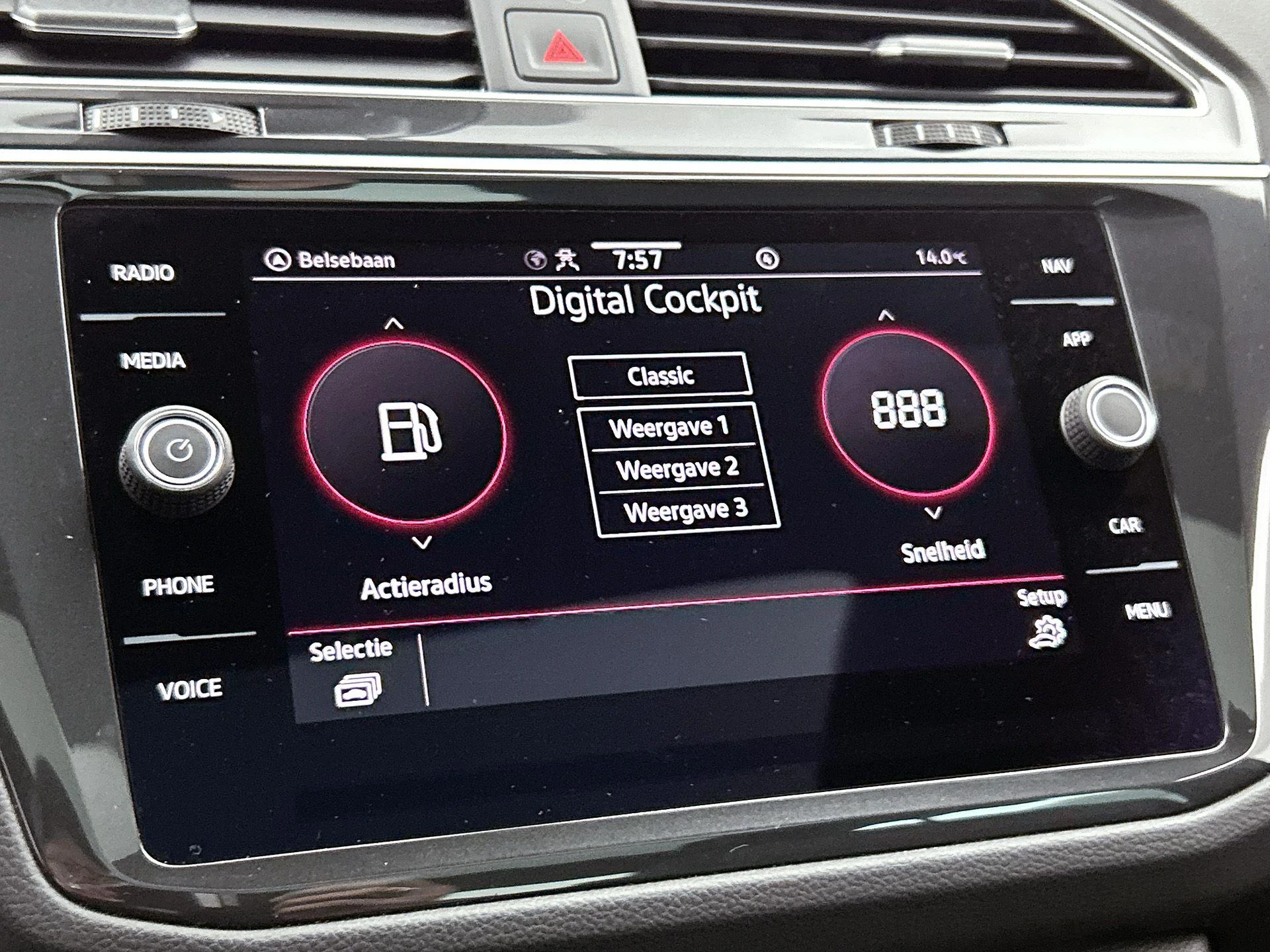 Volkswagen-Tiguan-image-13