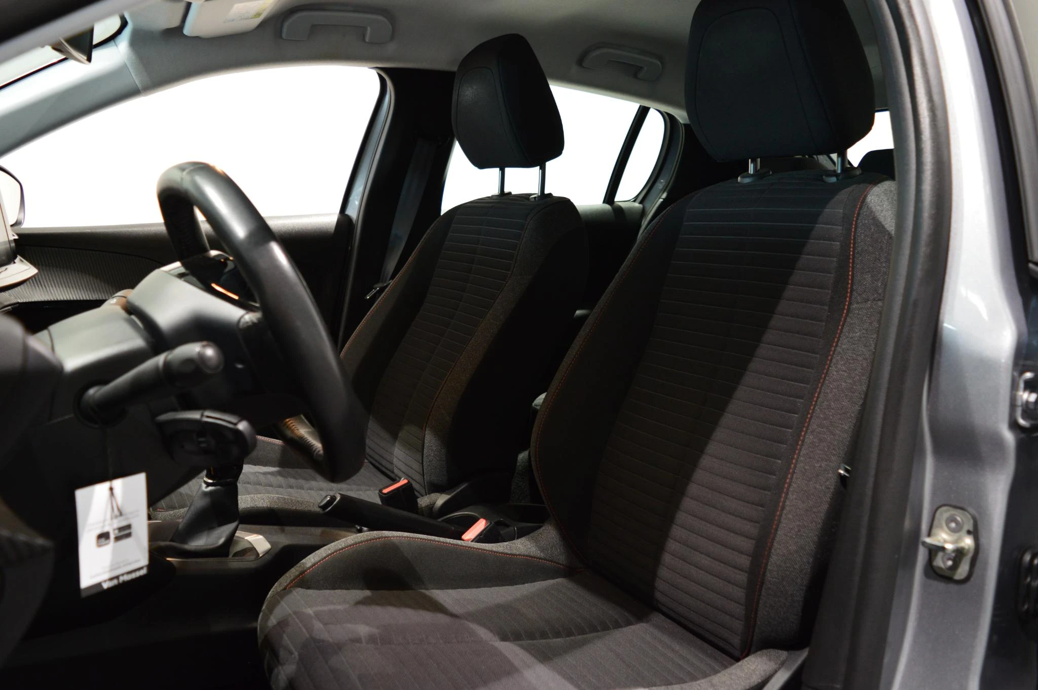Peugeot-208-image-8