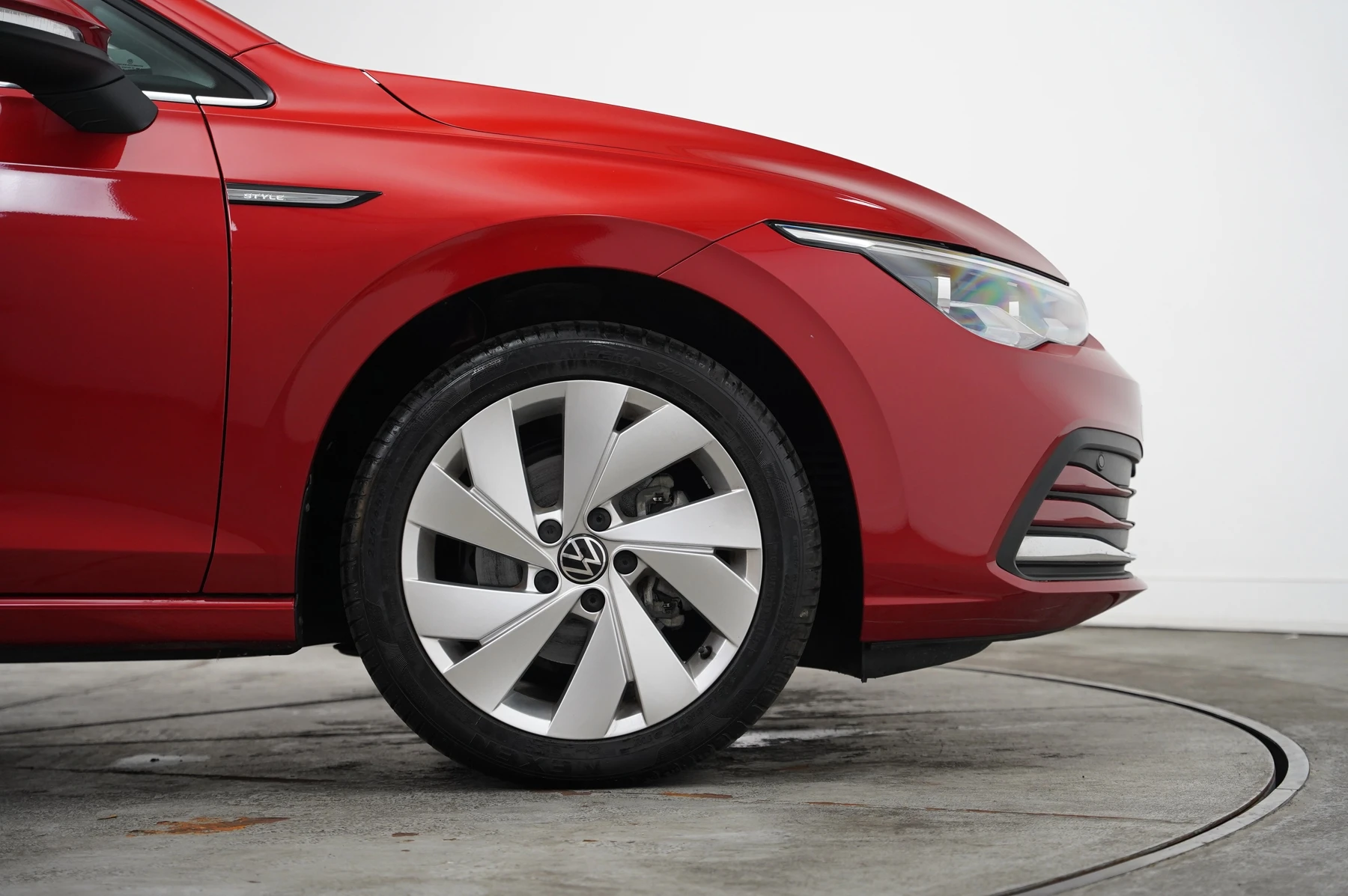 Volkswagen-Golf-image-33